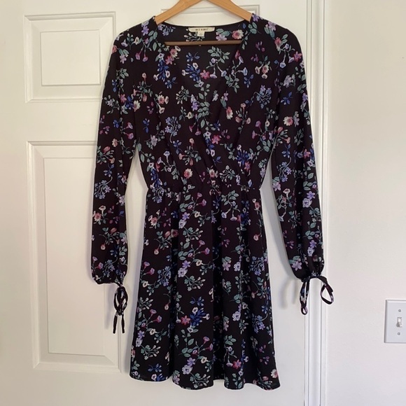 miami Dresses & Skirts - Mi ami black floral dress.